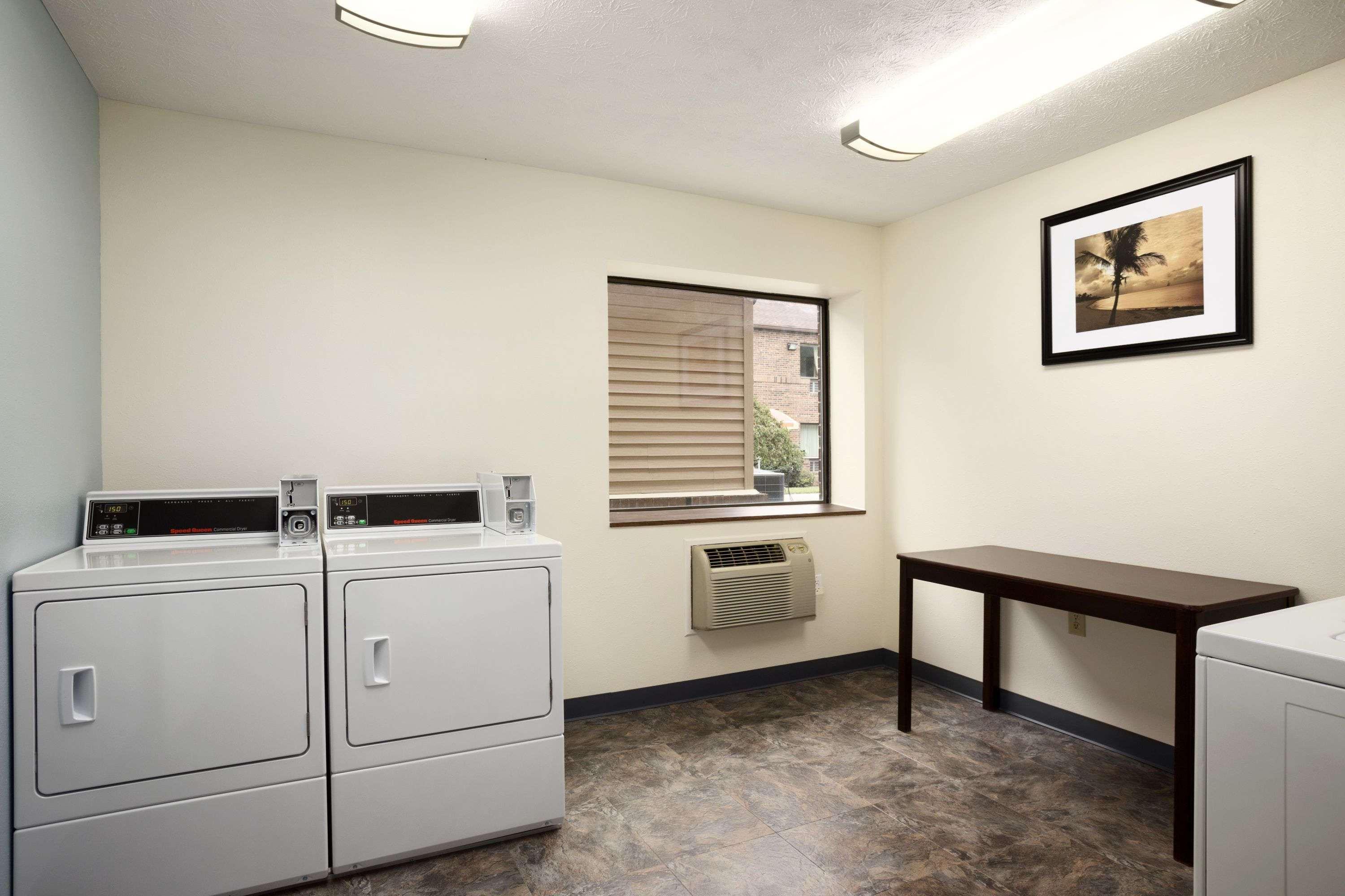 Days Inn By Wyndham Middletown Dış mekan fotoğraf