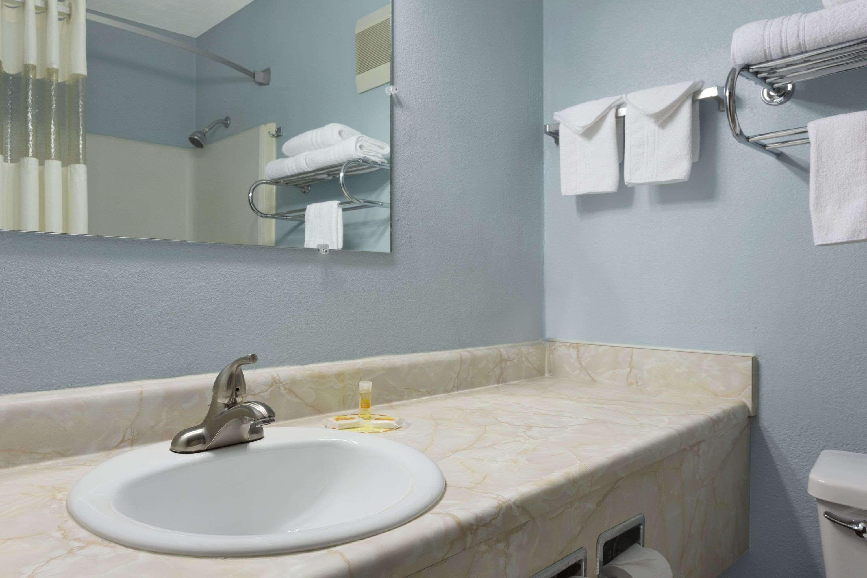 Days Inn By Wyndham Middletown Dış mekan fotoğraf